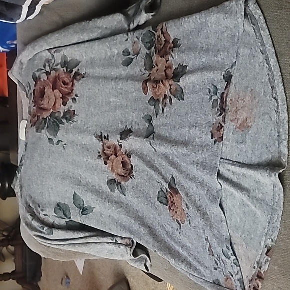 Bobbie Brooks Tops - Never worn floral shirt half sleeves